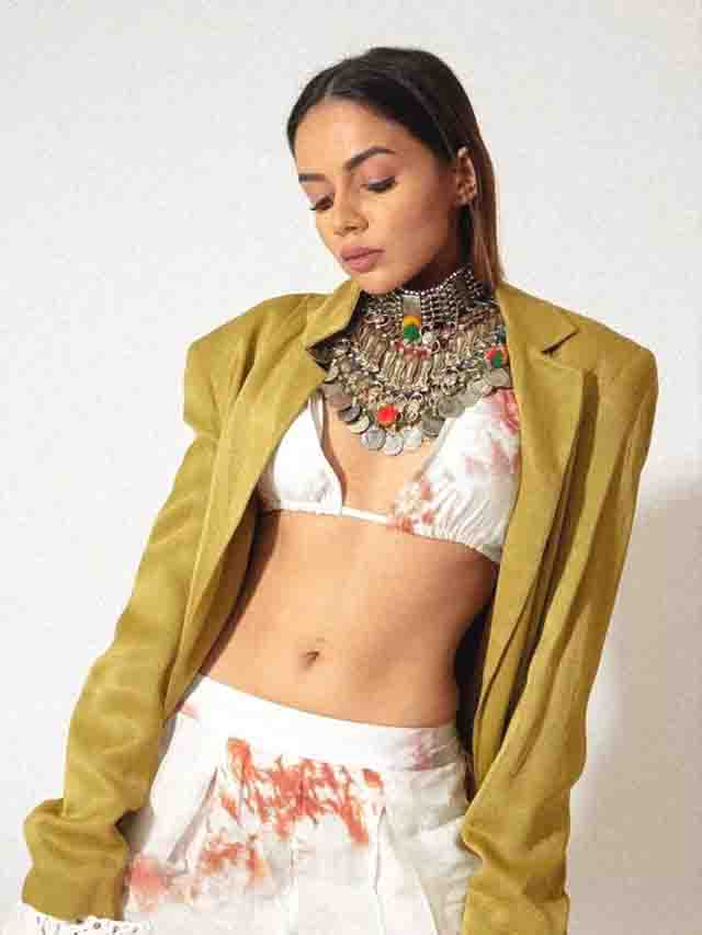 Komal Pandey - Fashion Influencer