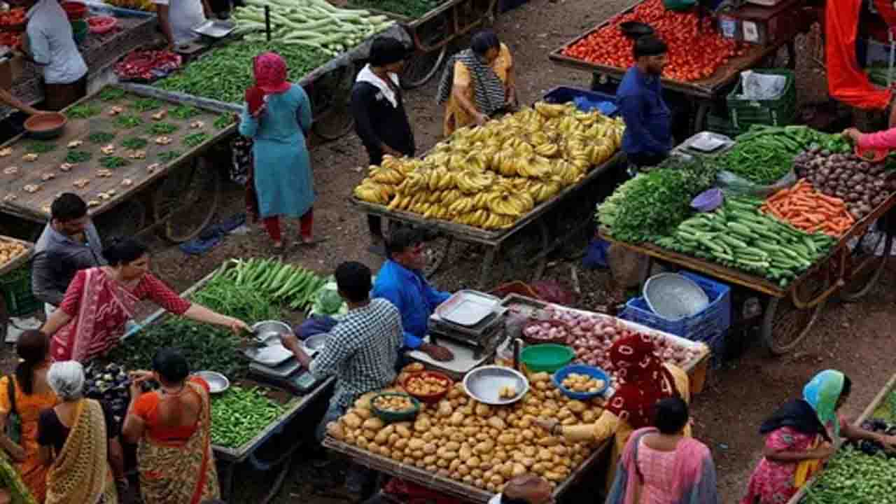 India's Retail Inflation Plunges to 10-Year Low of 0.25% in October as Food Prices Deflate