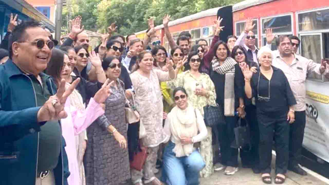 Foreign Tourists Charter Special Kalka-Shimla Toy Train for ₹1 Lakh to Experience UNESCO Heritage Route