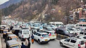 Record Tourist Rush in Manali Over Weekend, Over 7,000 Vehicles Arrive in Three Days
