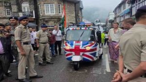 British Tourists Drive Auto-Rickshaw into Shimla’s No-Vehicle Zone; Fined ₹1,500