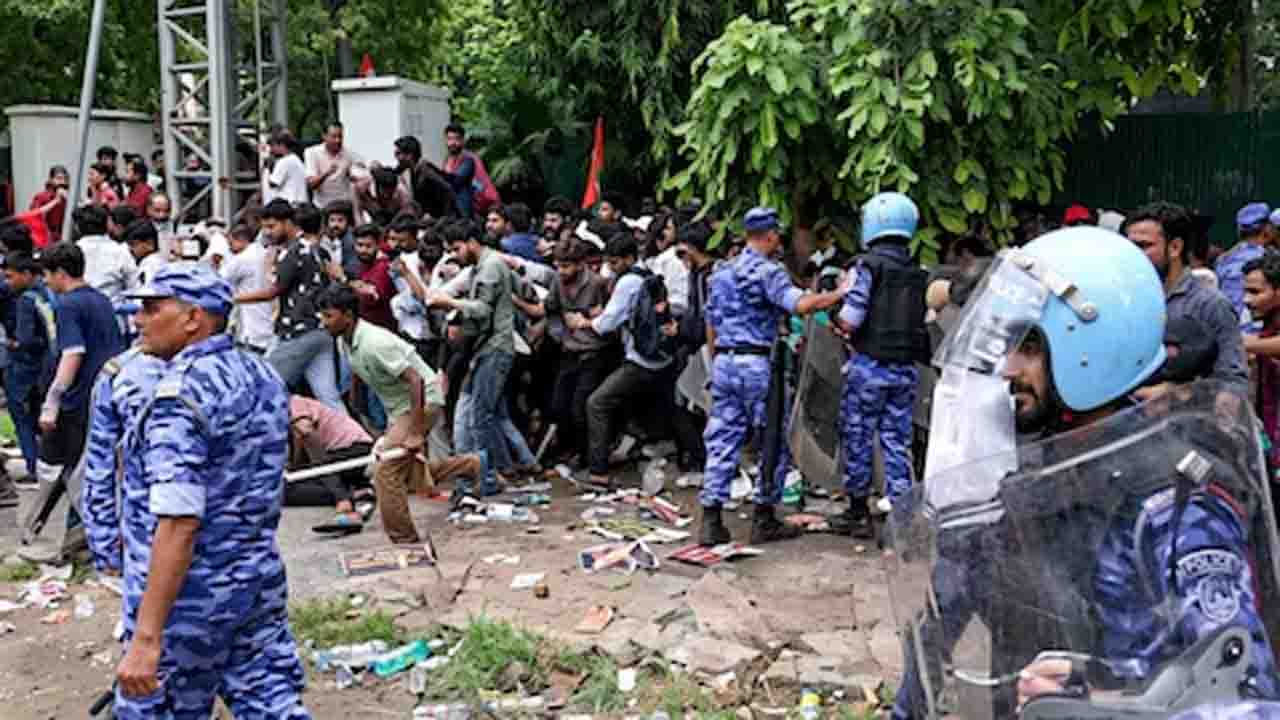 CJP Sansad March: Police Lathicharge Protesters at Jantar Mantar; Lutyens' Traffic Hit