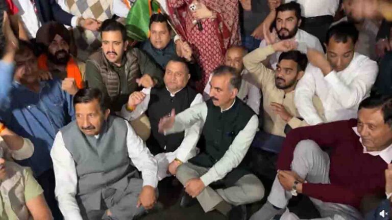 Shimla: Congress Protests Outside Raj Bhawan Over Alleged Lathi-Charge on Students, Detention of Rahul and Priyanka