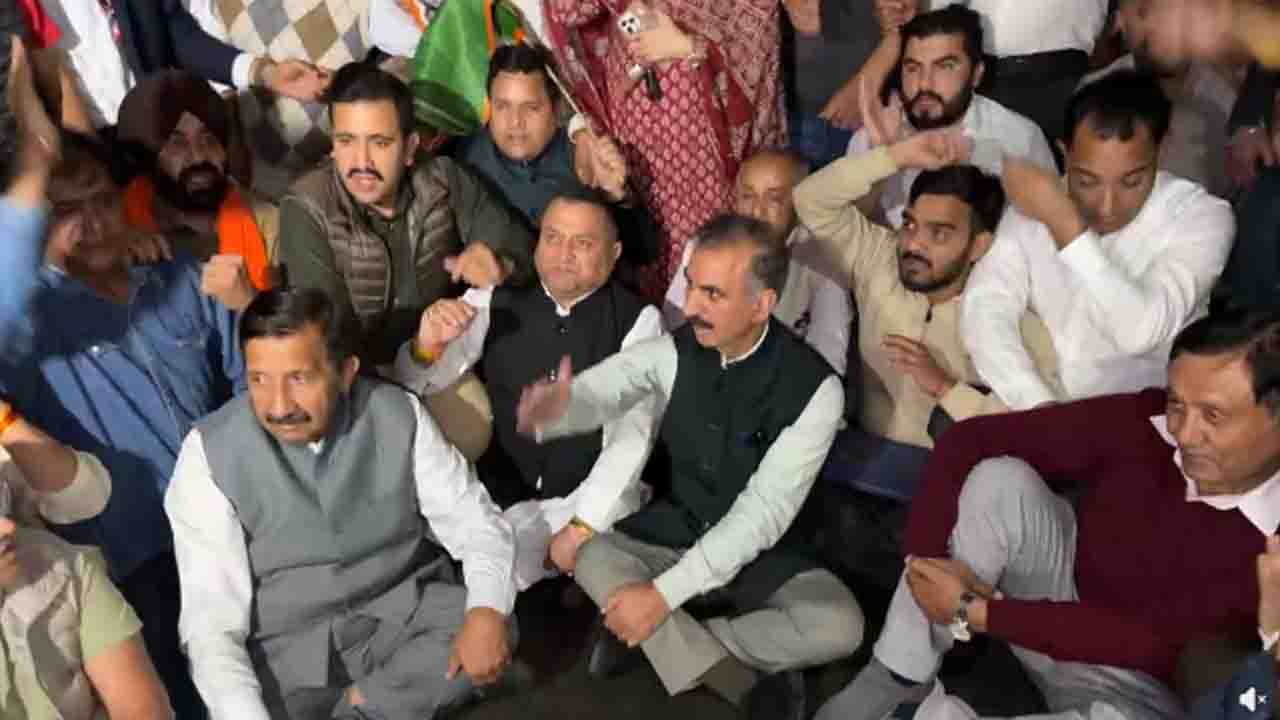 Shimla: Congress Protests Outside Raj Bhawan Over Alleged Lathi-Charge on Students, Detention of Rahul and Priyanka