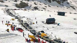 Himachal Pradesh Weather: Fresh Snowfall Hits High Reaches, IMD Issues Orange Alert for Heavy Rain