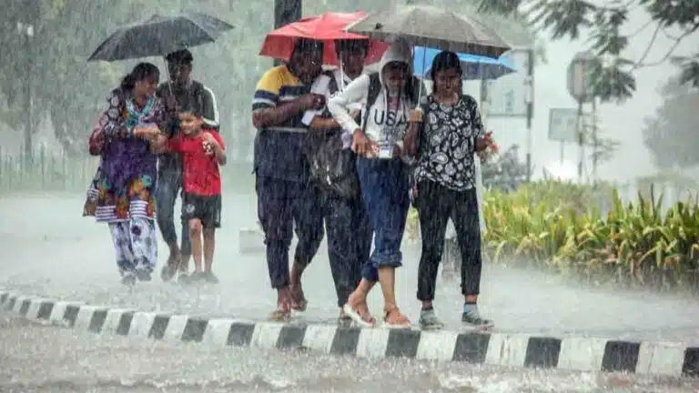 Heavy Rain Alert for Shimla, Mandi, Kangra, and Sirmaur; IMD Issues Advisory