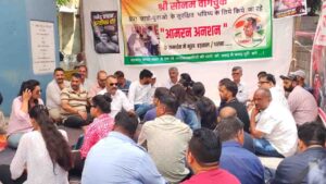 Former IAS, professors join Solan protest in support of Sonam Wangchuk over paper leaks