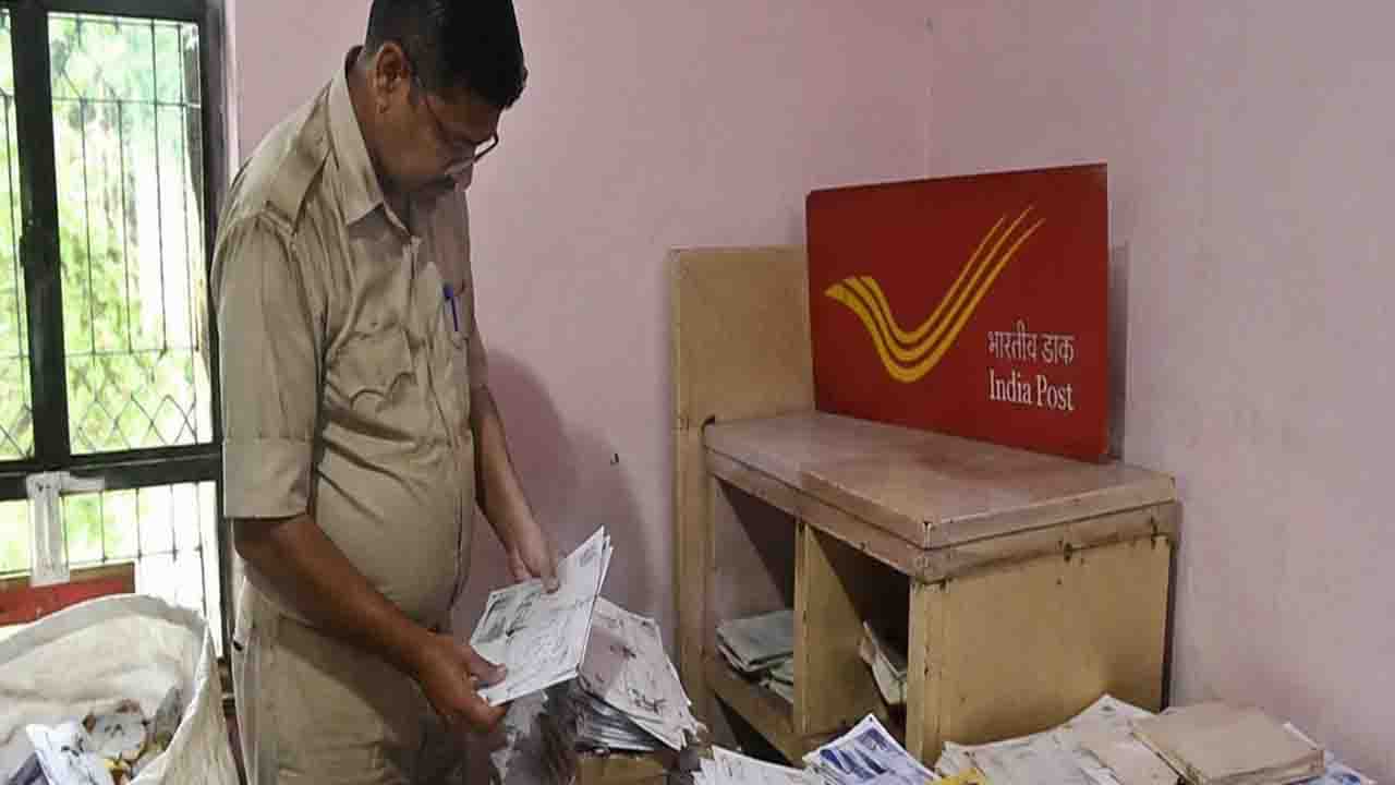 Undelivered Mail Pile Found in Postman’s Room, Postal Department Suspends Employee in Hamirpur