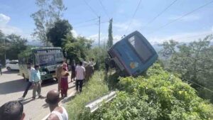 HRTC Bus Dangling Over 200-Meter Gorge Saved by Parapet in Bilaspur; 40 Passengers Escape Unhurt