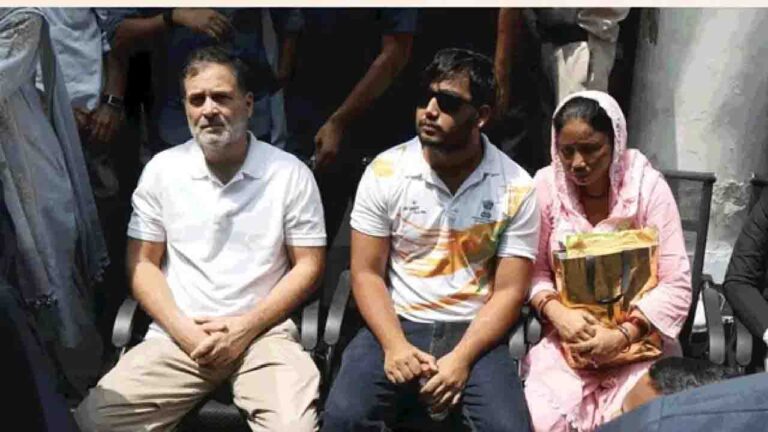 Rahul Gandhi Stages Sit-In at Delhi Police Station over Alleged Pellet Gun Firing