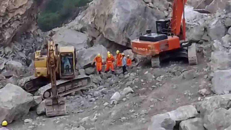 3 Dead as Massive Landslide Buries Vehicles in Himachal's Sirmaur Mining Site