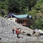 Parbati Tunnel Leak Triggers Road Blockade, Tourists Stranded in Sainj
