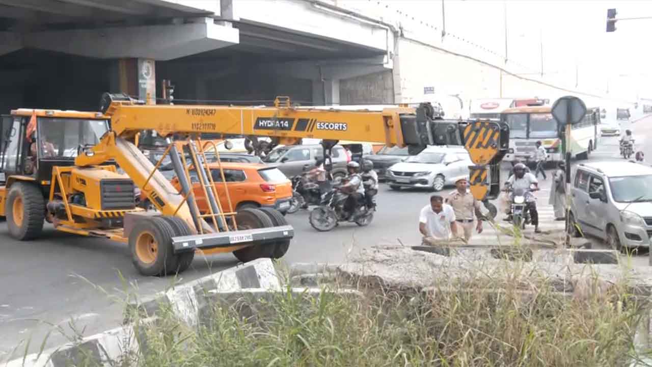 Security tightened at Delhi borders with heavy stone barricades, drone surveillance for CJP protest