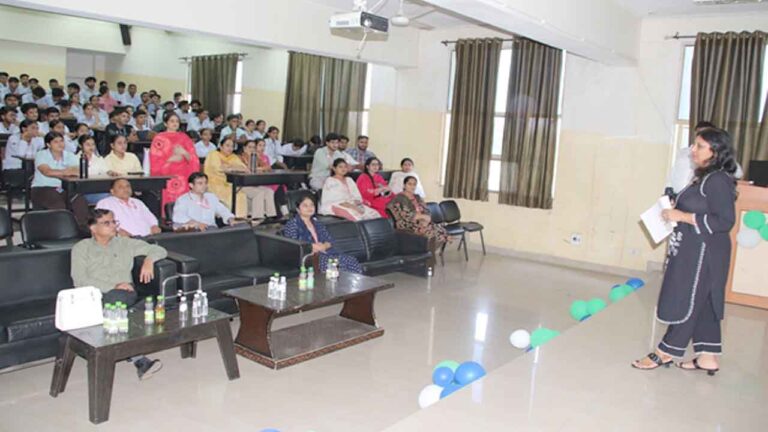 IEC University Hosts Dental Health Lecture to Raise Awareness Among Students