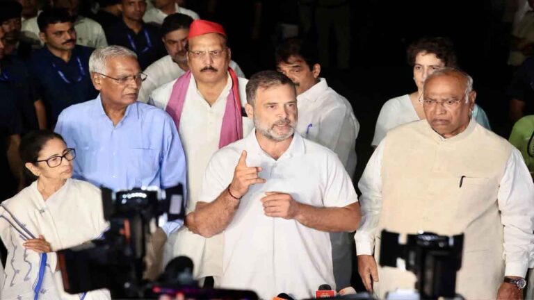 Rahul Gandhi, M.K. Stalin Demand CEC’s Resignation as Heavy Security Enforces Ban on Delhi Protest