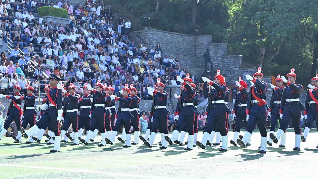 Navy Chief Krishna Swaminathan Calls on Sanawar Students to Embrace Courage and Perseverance