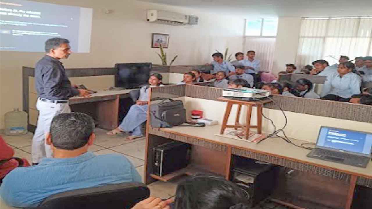 IEC University Computer Science Students Visit Mohali IT Firm Avaptech Solutions